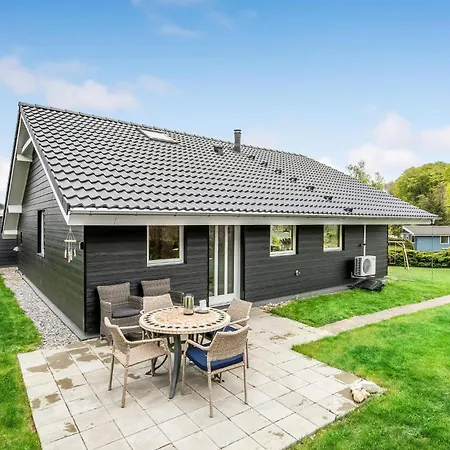Holiday home 3 Bedroom Lovely In Aabenraa